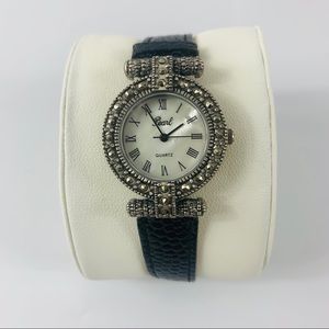 Pearl Fashion Watch Pearl Dial Black Leather Band